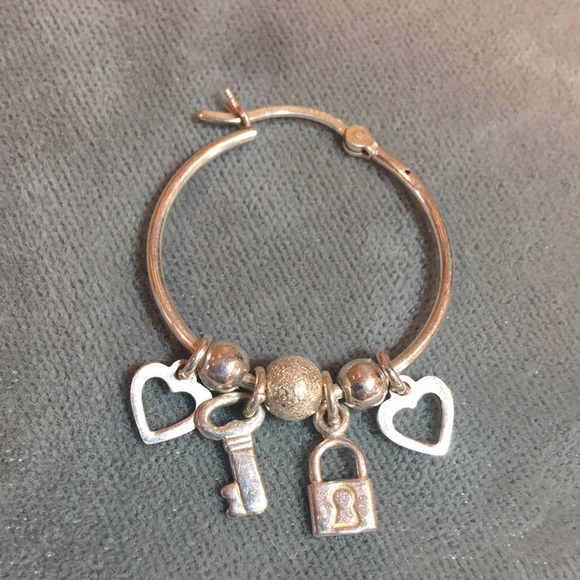 925 Key to My Heart sterling silver hoop earrings with tiny charms - Picture 5 of 6